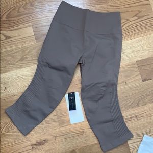 NWT Lululemon cropped leggings